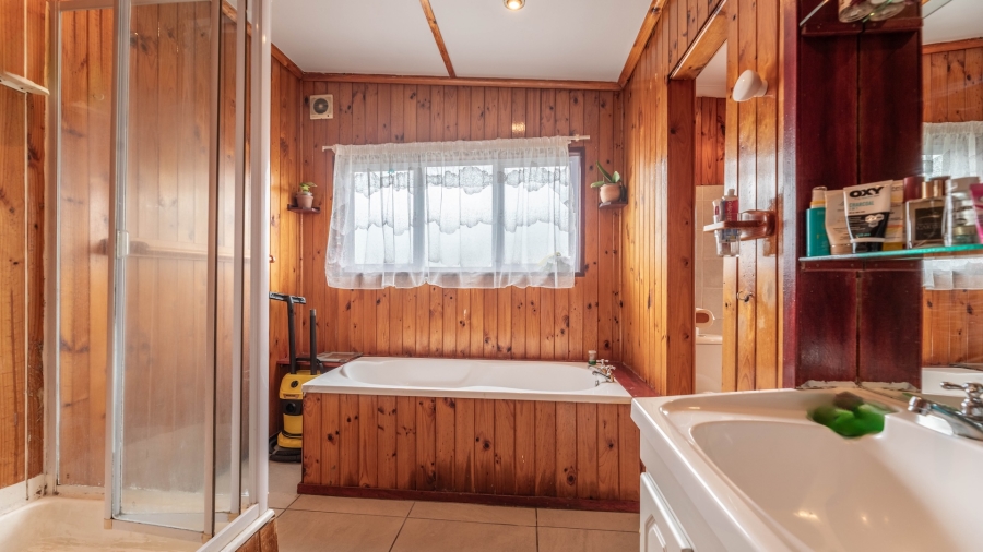 3 Bedroom Property for Sale in Bothasig Western Cape